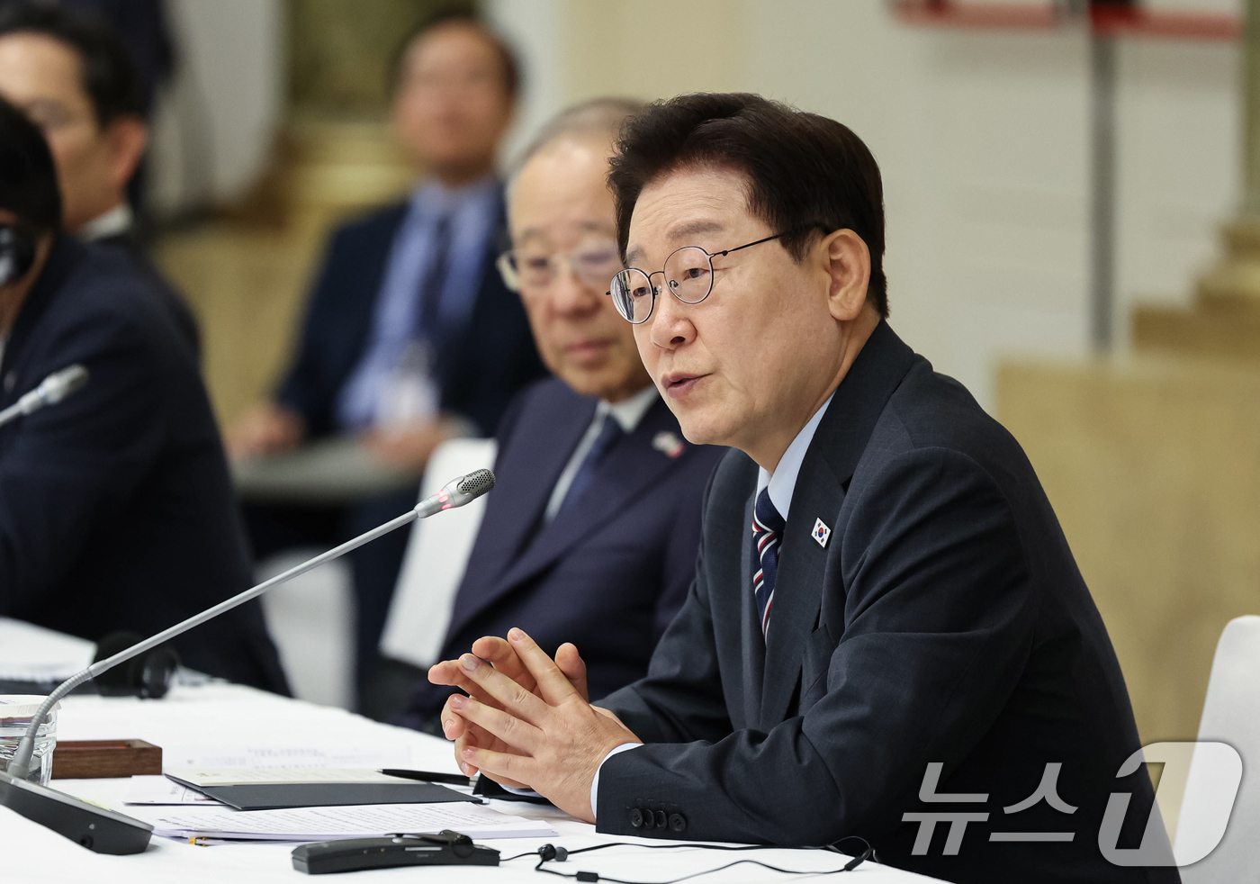 (로마(이탈리아)=뉴스1) 허경 기자 = 이재명 대통령이 12일(현지시간) 이탈리아 로마 한 호텔에서 열린 비즈니스 라운드테이블에서 발언을 하고 있다. 2026.6.13/뉴스1