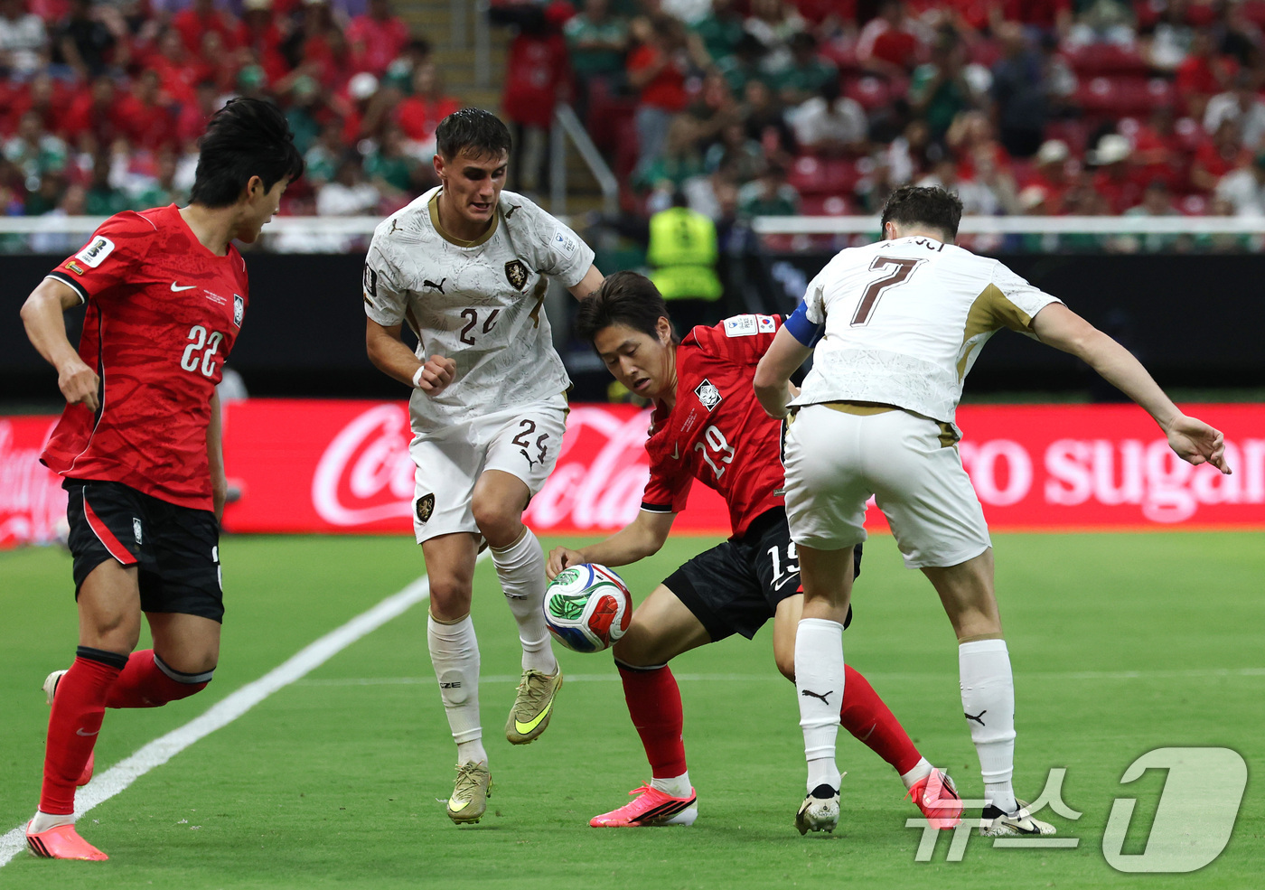 (과달라하라(멕시코)=뉴스1) 임세영 기자 = 대한민국 축구국가대표팀 이강인이 11일(현지시간) 멕시코 할리스코주 사포판 과달라하라 스타디움에서 열린 2026 북중미 월드컵 A조 …