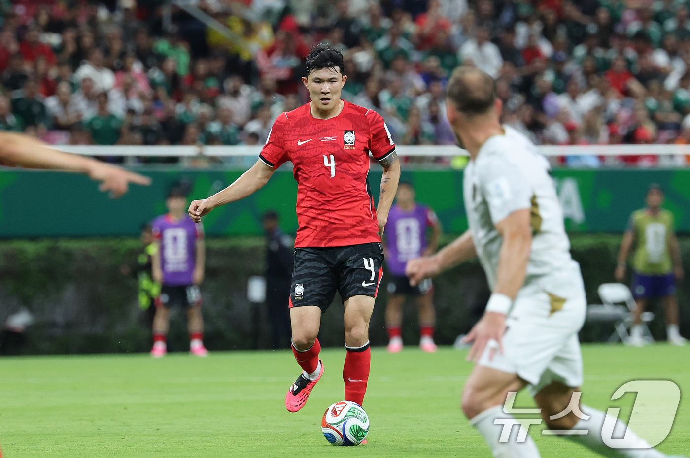 (과달라하라(멕시코)=뉴스1) 임세영 기자 = 대한민국 축구국가대표팀 김민재가 11일(현지시간) 멕시코 할리스코주 사포판 과달라하라 스타디움에서 열린 2026 북중미 월드컵 A조 …