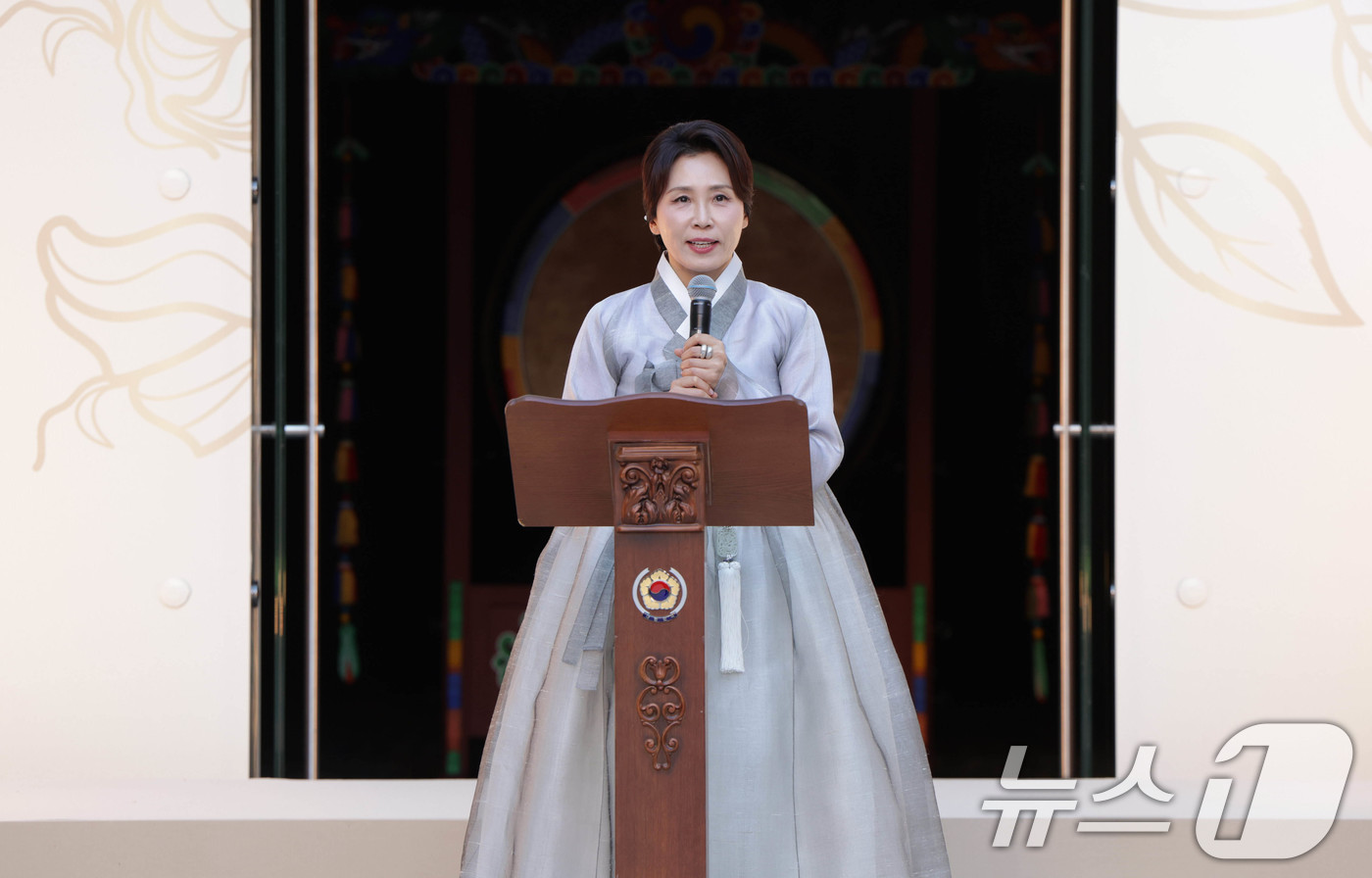 (로마(이탈리아)=뉴스1) 허경 기자 = 김혜경 여사가 12일(현지시간) 이탈리아 국립로마미술대에서 열린 창작한복 패션쇼에서 발언을 하고 있다. 2026.6.13/뉴스1
