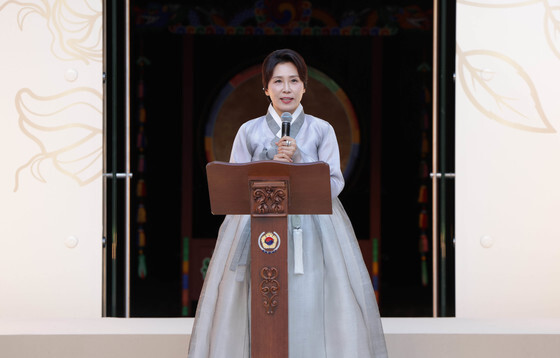 李대통령, 페라리 회장 소개하자 김혜경 여사 "저도 한번 타보고 싶어요"