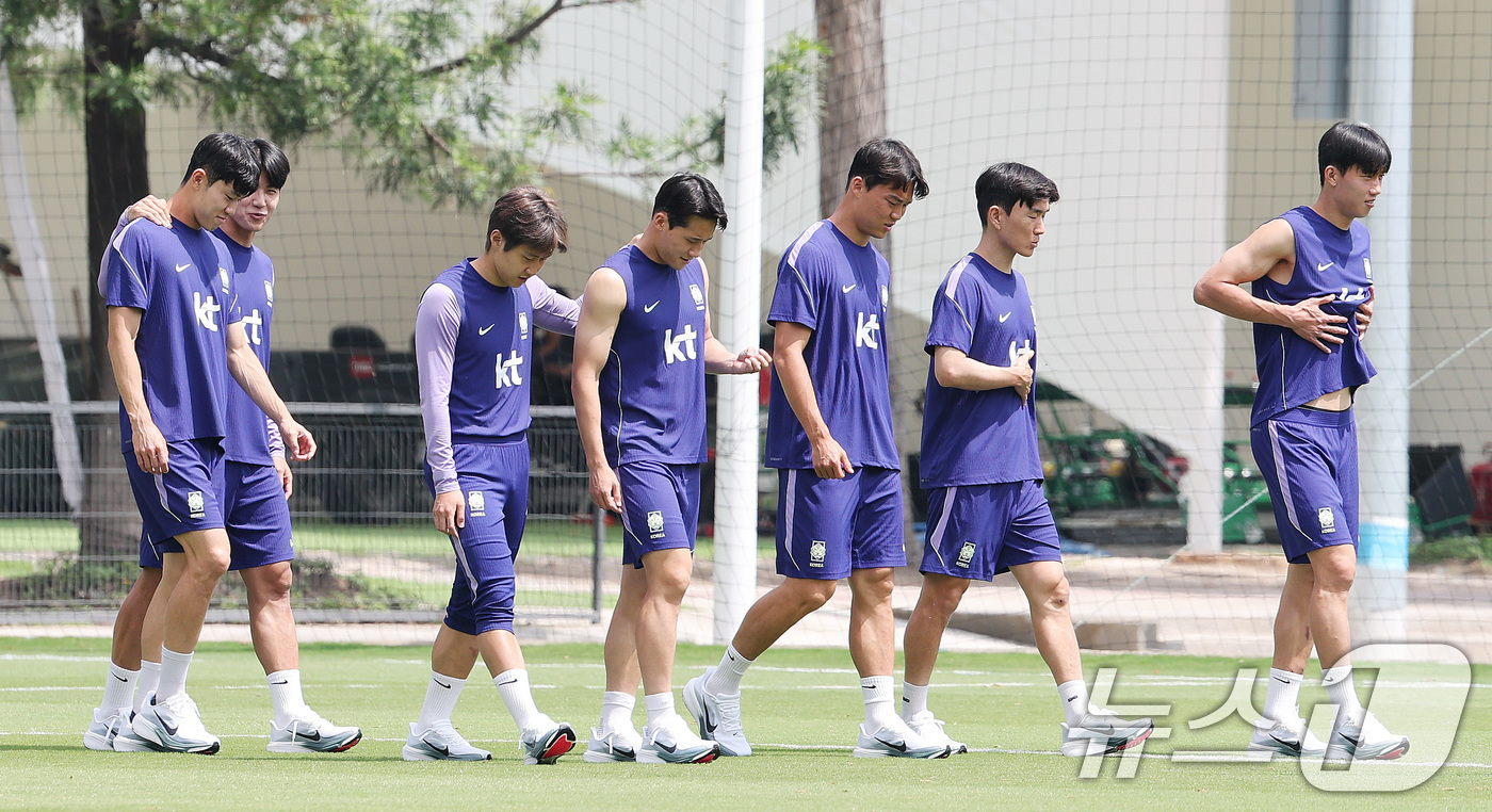 (과달라하라(멕시코)=뉴스1) 박지혜 기자 = 한국 축구 국가대표팀 황인범, 오현규, 이강인 등이 12일(현지시간) 멕시코 과달라하라 인근 사포판에 위치한 베이스캠프 훈련장 치바스 …