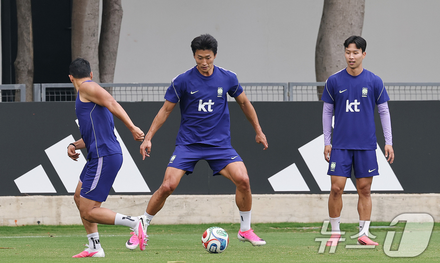 (과달라하라(멕시코)=뉴스1) 박지혜 기자 = 한국 축구 국가대표팀 조규성이 12일(현지시간) 멕시코 과달라하라 인근 사포판에 위치한 베이스캠프 훈련장 치바스 바예 베르데에서 회복 …