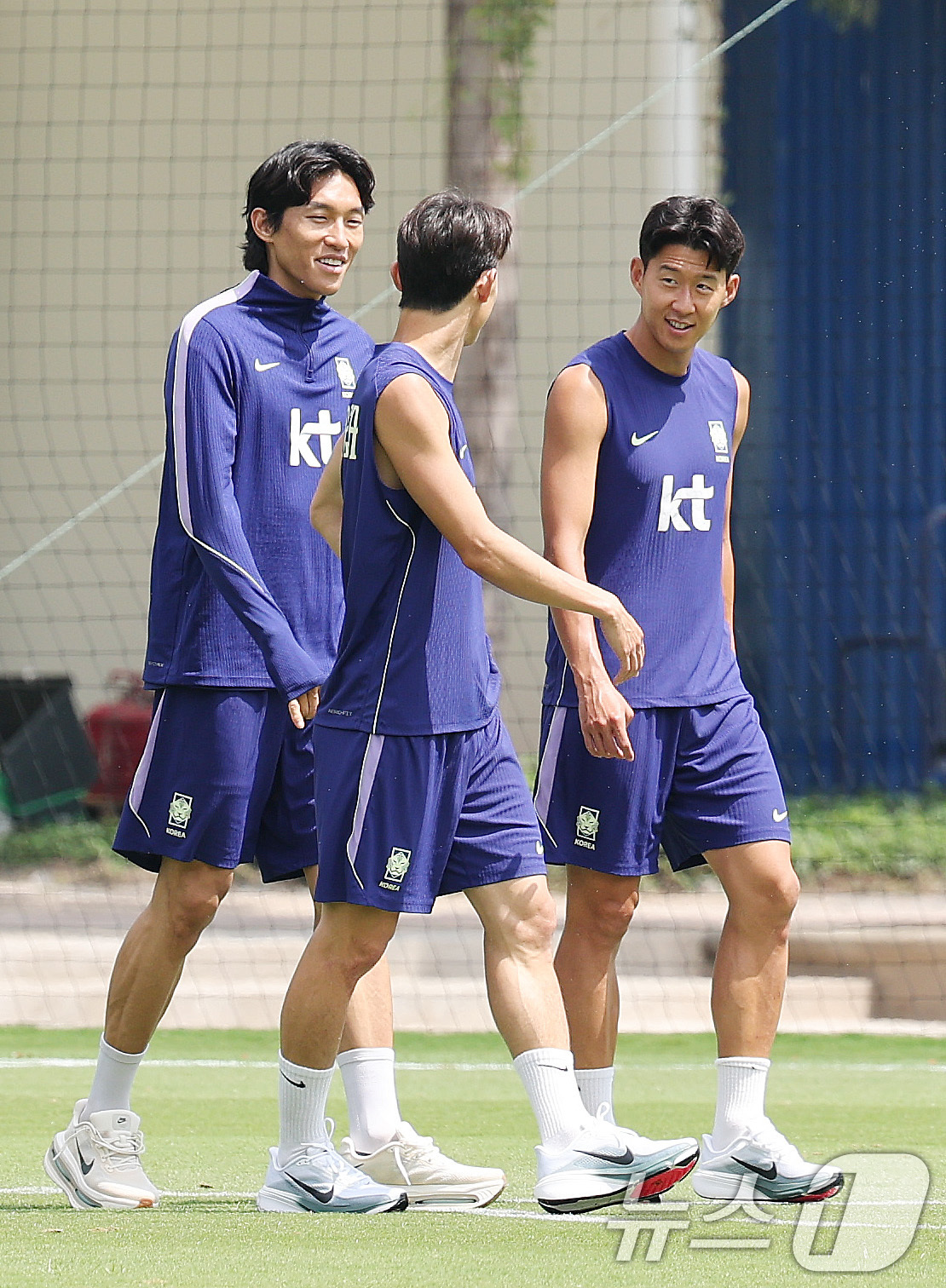 (과달라하라(멕시코)=뉴스1) 박지혜 기자 = 한국 축구 국가대표팀 주장 손흥민을 비롯한 선수들이 12일(현지시간)멕시코 과달라하라 인근 사포판의 치바스 바예 베르데에서 회복 훈련 …