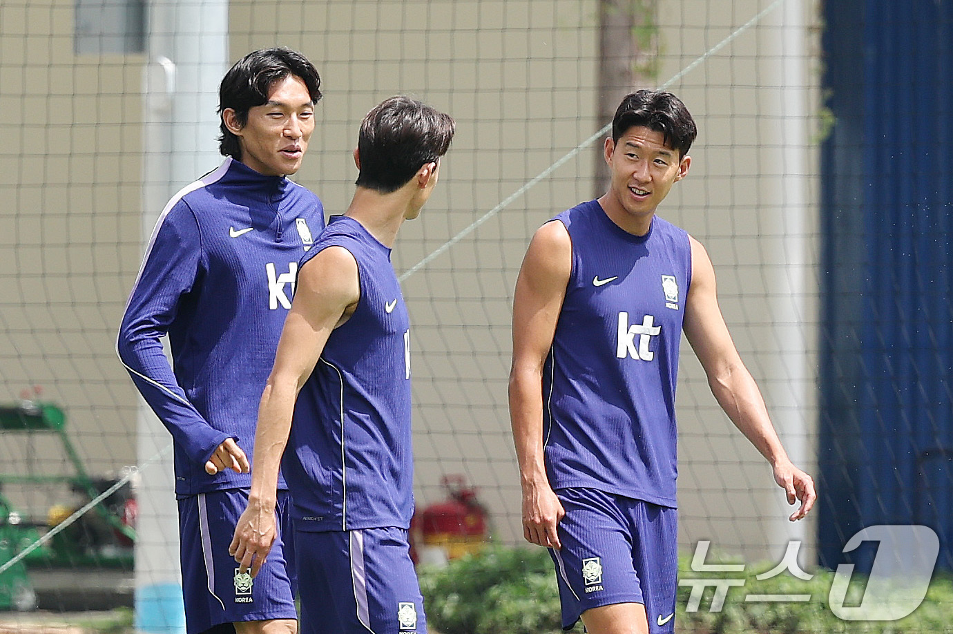 (과달라하라(멕시코)=뉴스1) 박지혜 기자 = 한국 축구 국가대표팀 주장 손흥민을 비롯한 선수들이 12일(현지시간)멕시코 과달라하라 인근 사포판의 치바스 바예 베르데에서 회복 훈련 …