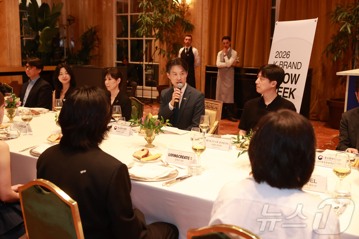 (서울=뉴스1) = 노용석 중소벤처기업부 제1차관이 12일(현지시간)  이탈리아 로마 The St. Regis Rome에서 열린 'K-뷰티 글로우 위크 인 로마'에서 발언하고 있다 …