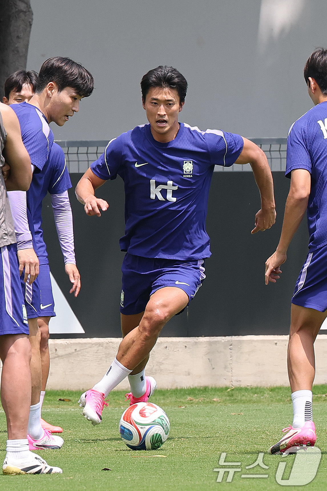 (과달라하라(멕시코)=뉴스1) 박지혜 기자 = 한국 축구 국가대표팀 조규성이 12일(현지시간) 멕시코 과달라하라 인근 사포판에 위치한 베이스캠프 훈련장 치바스 바예 베르데에서 회복 …