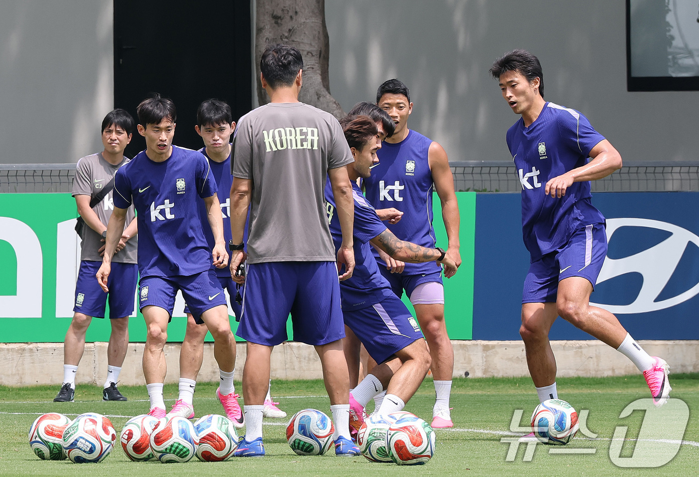 (과달라하라(멕시코)=뉴스1) 박지혜 기자 = 한국 축구 국가대표팀 조규성이 12일(현지시간) 멕시코 과달라하라 인근 사포판에 위치한 베이스캠프 훈련장 치바스 바예 베르데에서 회복 …