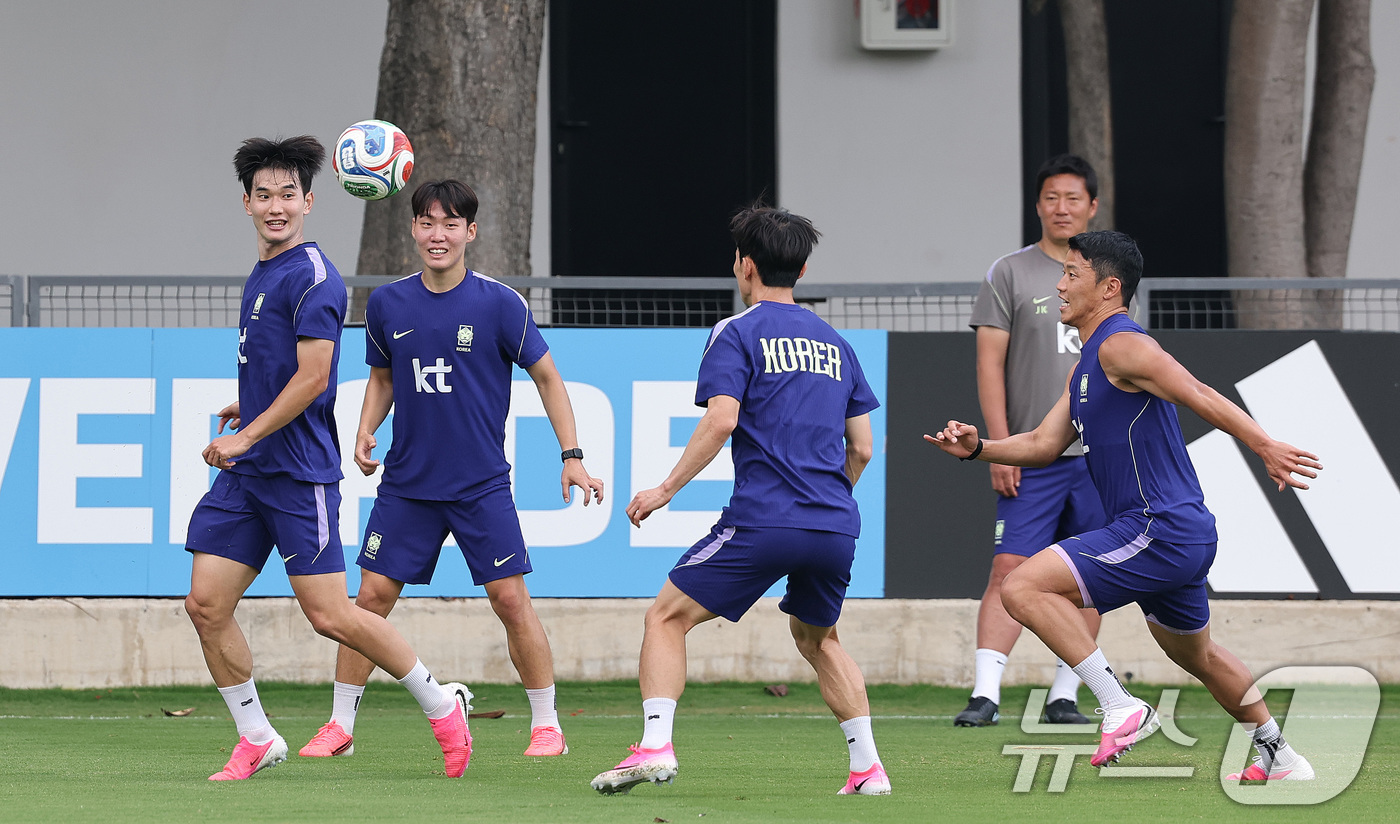 (과달라하라(멕시코)=뉴스1) 박지혜 기자 = 한국 축구 국가대표팀 선수들이 12일(현지시간) 멕시코 과달라하라 인근 사포판에 위치한 베이스캠프 훈련장 치바스 바예 베르데에서 회복 …