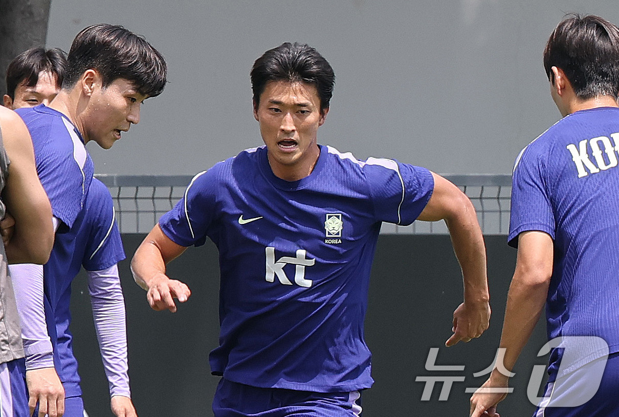 (과달라하라(멕시코)=뉴스1) 박지혜 기자 = 한국 축구 국가대표팀 조규성이 12일(현지시간) 멕시코 과달라하라 인근 사포판에 위치한 베이스캠프 훈련장 치바스 바예 베르데에서 회복 …