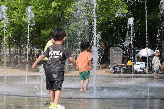 [오늘의 날씨] 부산·경남(15일, 월)…오후부터 맑아, 경남서부 5~10㎜ 소나기