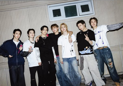 RM, BTS 훈훈 비주얼 단체샷 공개 "13주년, 함께 해줘 고마워"