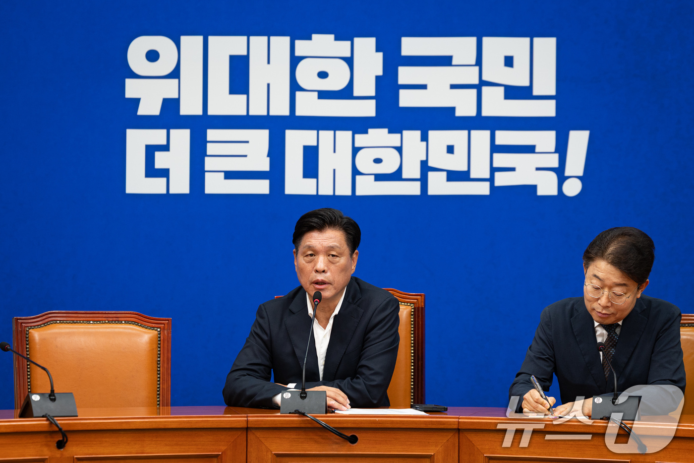 (서울=뉴스1) 유승관 기자 = 조승래 더불어민주당 사무총장이 14일 서울 여의도 국회에서 열린 당무 현안 관련 기자간담회에서 모두 발언을 하고 있다. 2026.6.14/뉴스1