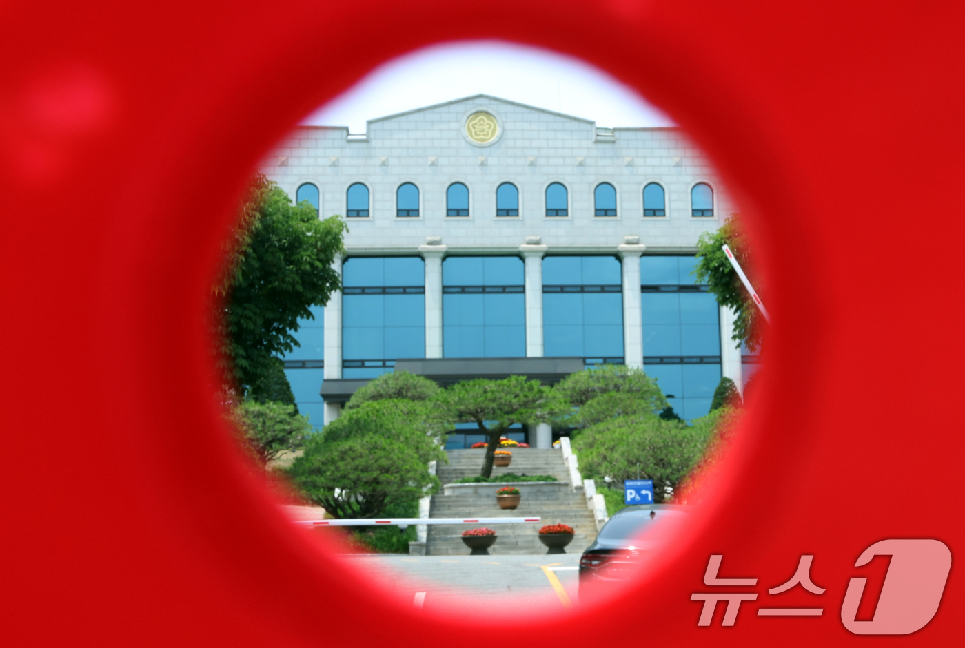(과천=뉴스1) 김명섭 기자 = 6·3 지방선거 '투표용지 부족 사태' 진상 규명 검경 합동수사본부(합수본)이 중앙선거관리위원회 압수수색을 마무리하고 본격적인 소환 조사에 돌입한다 …