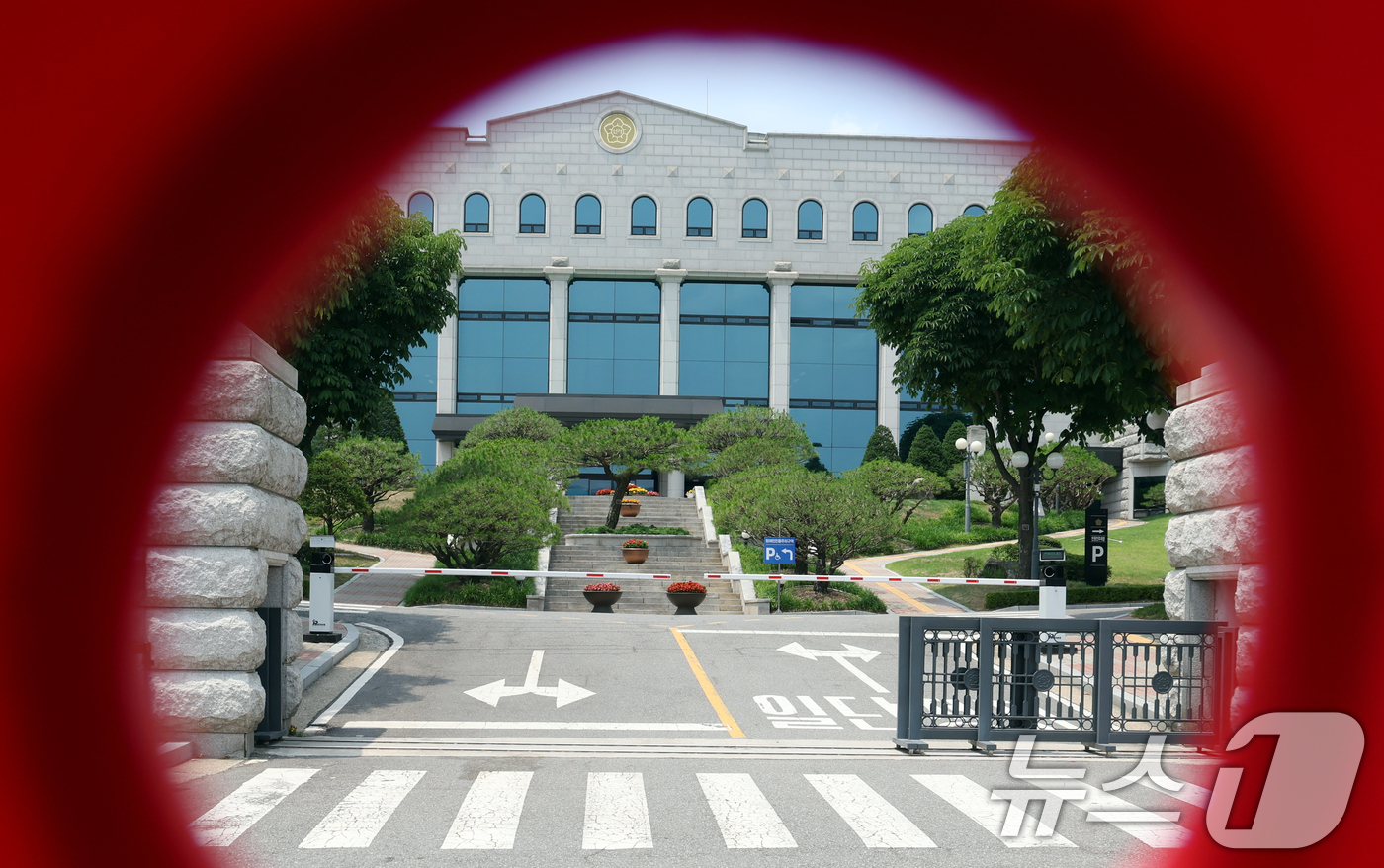 (과천=뉴스1) 김명섭 기자 = 6·3 지방선거 '투표용지 부족 사태' 진상 규명 검경 합동수사본부(합수본)이 중앙선거관리위원회 압수수색을 마무리하고 본격적인 소환 조사에 돌입한다 …