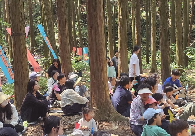 "오늘은 휴대전화도 휴가"…무등산서 디지털 디톡스 즐긴 시민들
