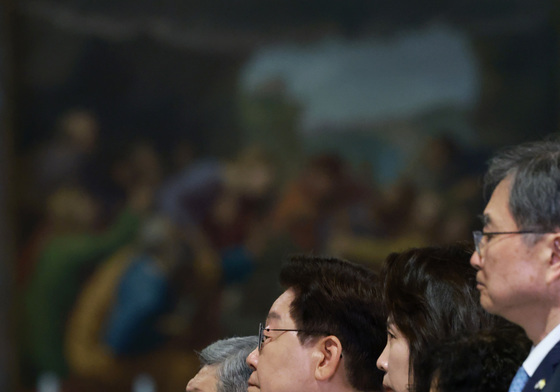 기도하는 이재명 대통령·김혜경 여사