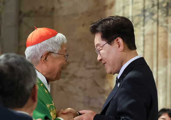 인사 나누는 이재명 대통령·유흥식 추기경