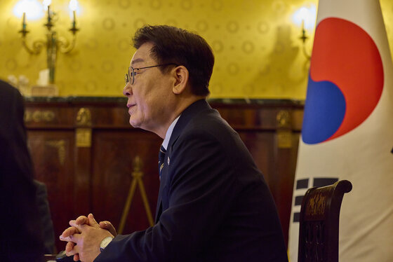 이탈리아에서 수석보좌관회의 주재하는 이재명 대통령