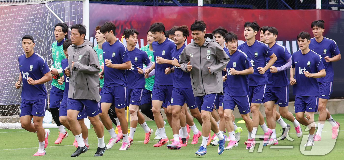 (과달라하라(멕시코)=뉴스1) 박지혜 기자 = 한국 축구 국가대표팀 선수들이 14일(현지시간) 멕시코 과달라하라 인근 사포판에 위치한 베이스캠프 훈련장 치바스 바예 베르데에서 훈련 …