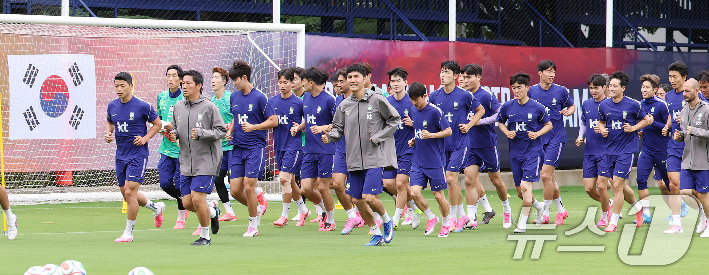 (과달라하라(멕시코)=뉴스1) 박지혜 기자 = 한국 축구 국가대표팀 선수들이 14일(현지시간) 멕시코 과달라하라 인근 사포판에 위치한 베이스캠프 훈련장 치바스 바예 베르데에서 훈련 …