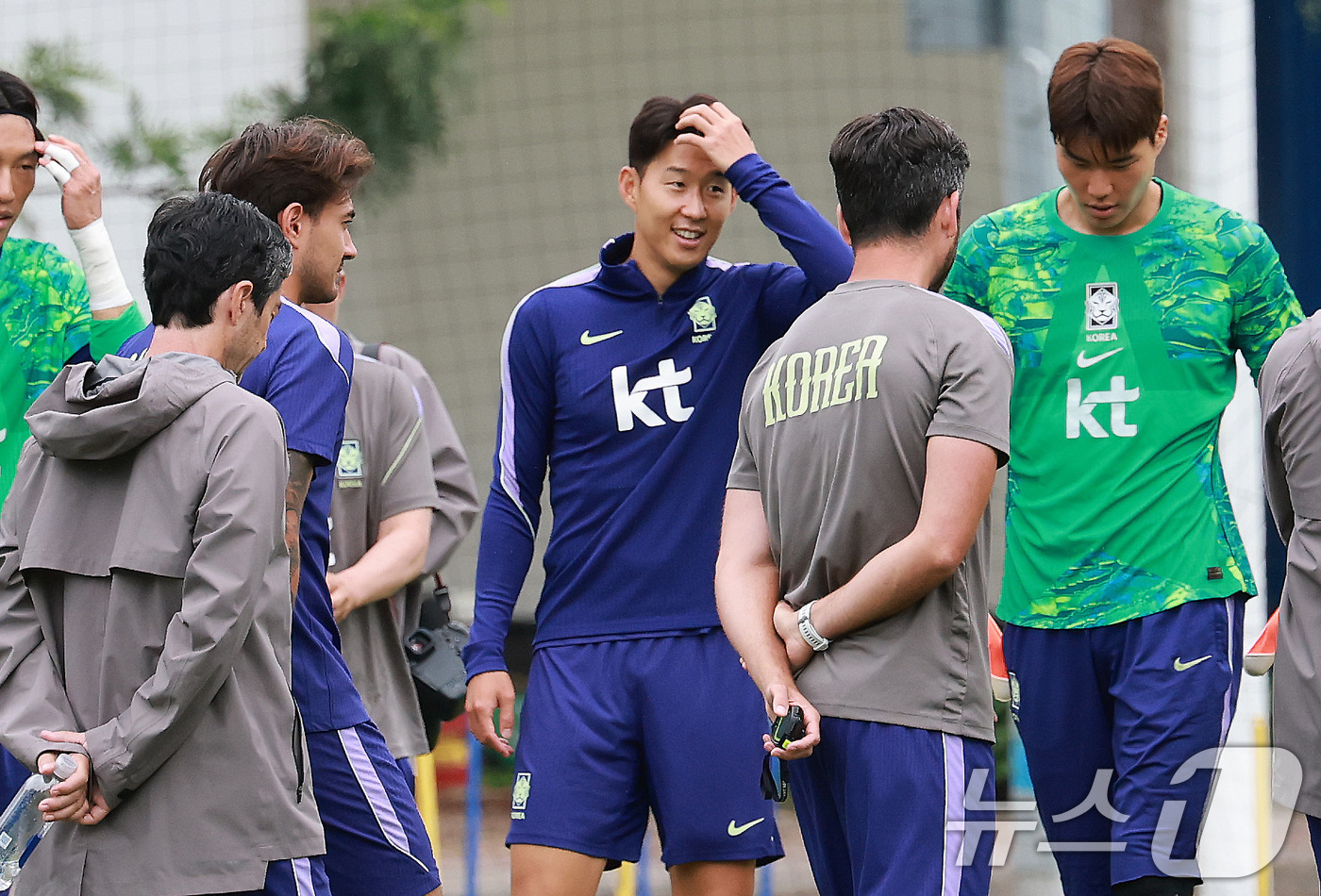 (과달라하라(멕시코)=뉴스1) 임세영 기자 = 2026 북중미 월드컵에 출전하는 대한민국 축구 국가대표팀 손흥민이 15일(현지시간) 멕시코 과달라하라 인근 사포판에 위치한 베이스캠 …