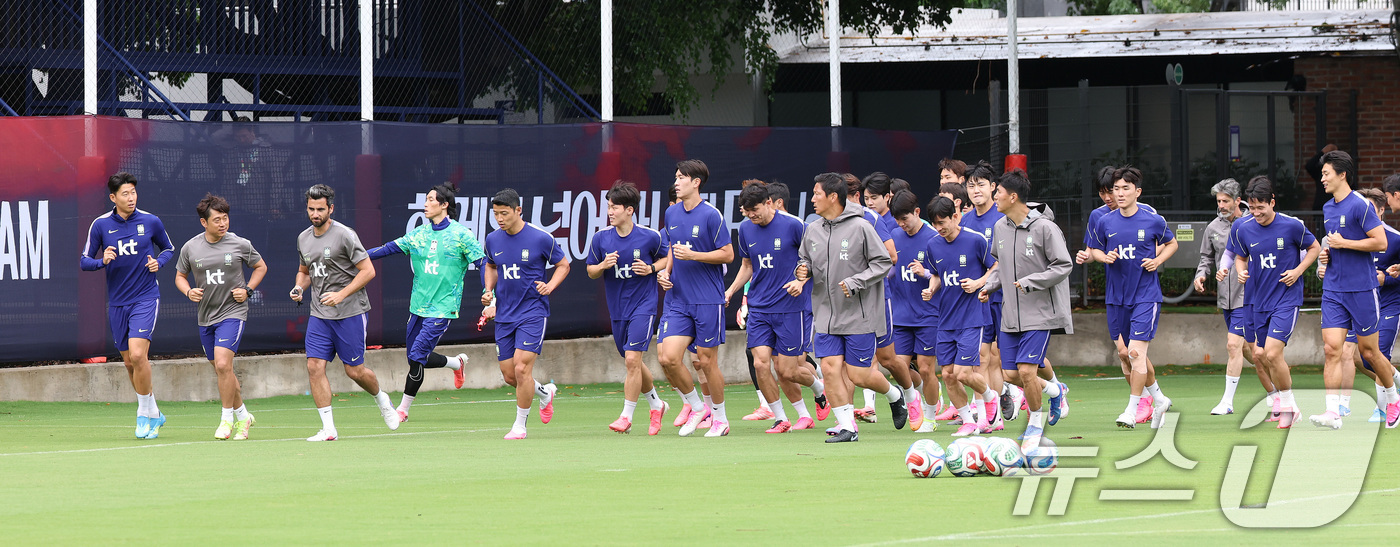 (과달라하라(멕시코)=뉴스1) 박지혜 기자 = 한국 축구 국가대표팀 선수들이 14일(현지시간) 멕시코 과달라하라 인근 사포판 치바스 바예 베르데 훈련장에서 개최국 멕시코와의 월드컵 …