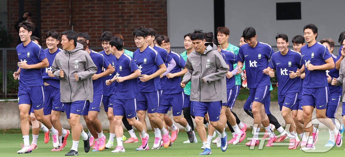(과달라하라(멕시코)=뉴스1) 박지혜 기자 = 한국 축구 국가대표팀 선수들이 14일(현지시간) 멕시코 과달라하라 인근 사포판 치바스 바예 베르데 훈련장에서 개최국 멕시코와의 월드컵 …