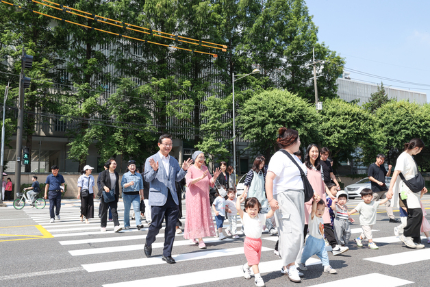 "400m 우회 안 해도 된다"…영등포구청 별관 앞 횡단보도 개통