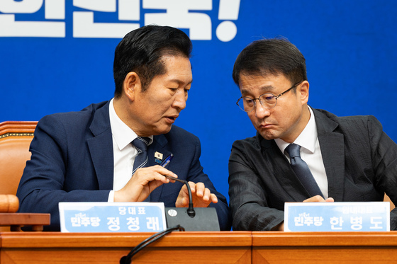 대화하는 정청래 대표와 한병도 원내대표