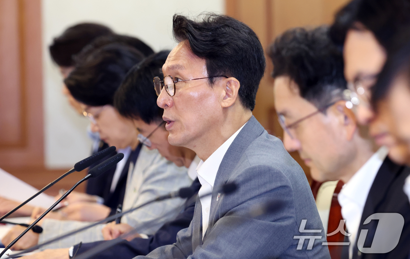 (서울=뉴스1) 김명섭 기자 = 김민석 국무총리가 15일 오전 서울 종로구 세종대로 정부서울청사에서 열린 국토공간대전환 범정부 추진협의회에서 모두 발언을 하고 있다.  2026.6 …