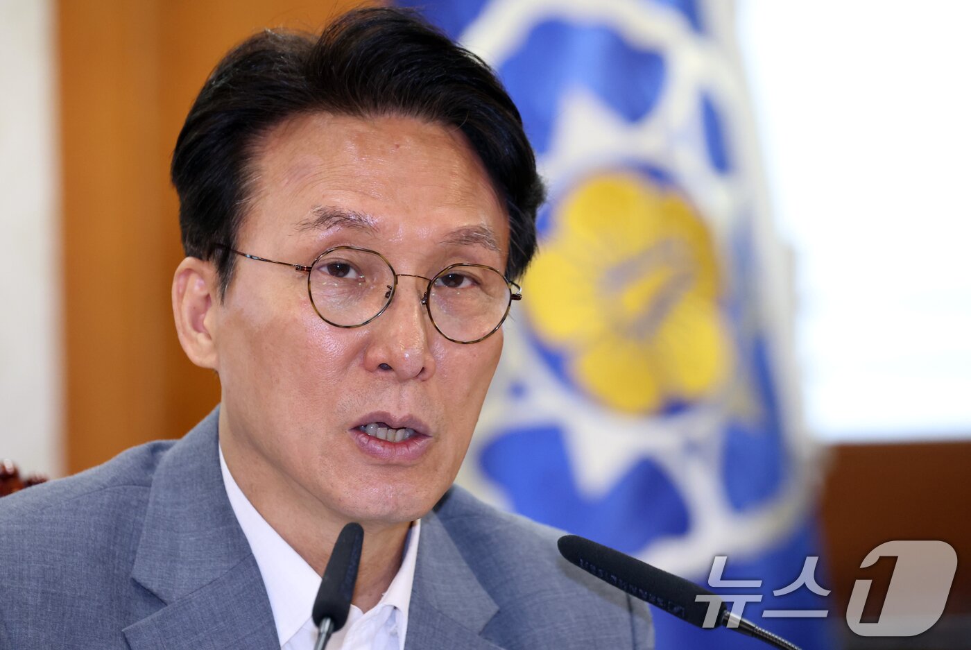 본문 이미지 - 김민석 국무총리가 15일 오전 서울 종로구 세종대로 정부서울청사에서 열린 국토공간대전환 범정부 추진협의회에서 모두 발언을 하고 있다. 2026.6.15 ⓒ 뉴스1 김명섭 기자