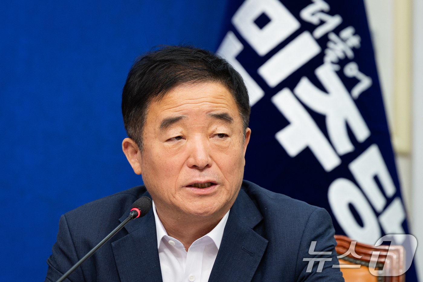 (서울=뉴스1) 유승관 기자 = 강득구 더불어민주당 최고위원이 15일 서울 여의도 국회에서 열린 최고위원회의에서 모두 발언을 하고 있다. 2026.6.15/뉴스1