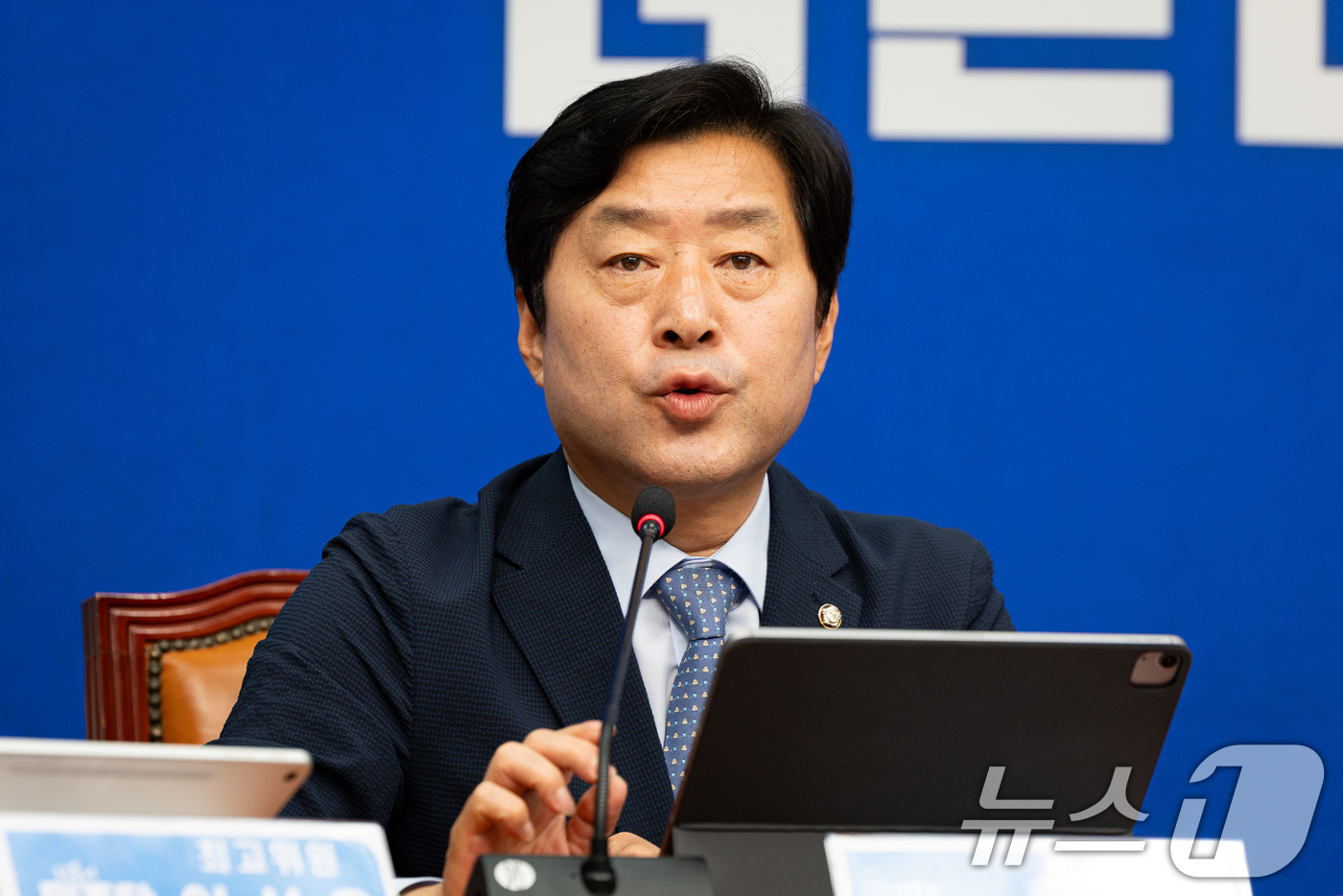 (서울=뉴스1) 유승관 기자 = 황명선 더불어민주당 최고위원이 15일 서울 여의도 국회에서 열린 최고위원회의에서 모두 발언을 하고 있다. 2026.6.15/뉴스1