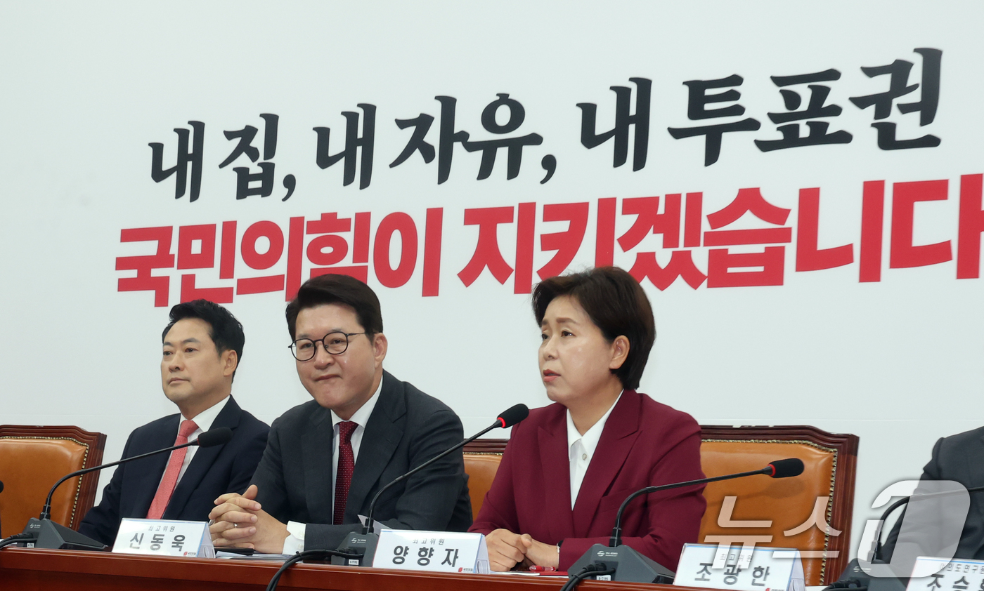 (서울=뉴스1) 황기선 기자 = 양향자 국민의힘 최고위원이 15일 오전 서울 여의도 국회에서 열린 최고위원회의에서 모두발언을 하고 있다.이날 양 최고위원은 모두발언에서 지방선거 패 …