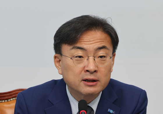 모두발언하는 신장식 권한대행