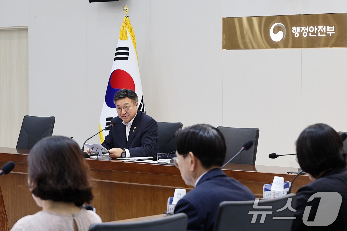 (서울=뉴스1) = 윤호중 행정안전부 장관이 15일 오전 정부세종청사에서 열린 전남·광주 통합특별시 출범준비 종합점검회의에서 모두발언을 하고 있다. (행정안전부 제공. 재판매 및 …