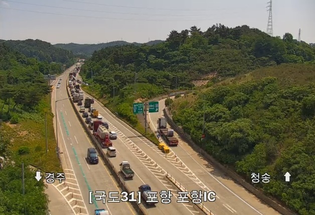 포항 영일만대로서 4중 추돌사고 2명 경상…도로 정체