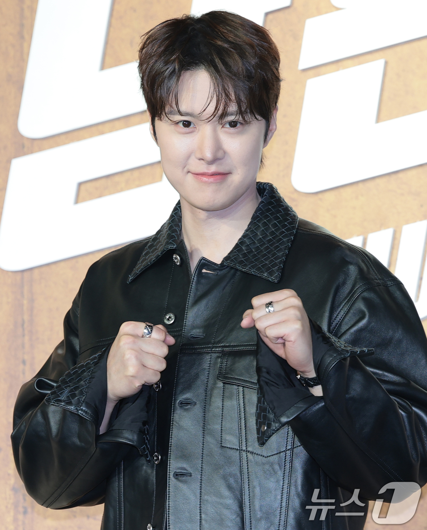 (서울=뉴스1) 권현진 기자 = 배우 공명이 15일 서울 앰배서더 서울 풀만에서 열린 넷플릭스 영화 '남편들' 제작보고회에 참석해 포즈를 취하고 있다.'남편들'은 범죄 조직에게 …