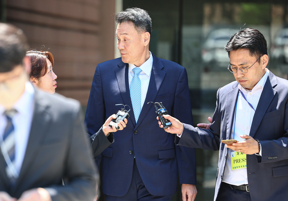 '내란 가담' 김명수 전 합참의장, 영장심사 마치고