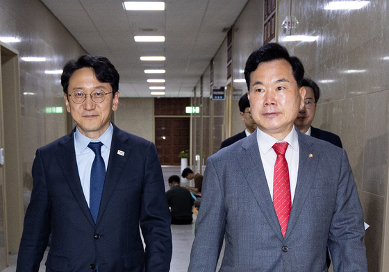 회동 마친 후 이동하는 여야 원내운영수석