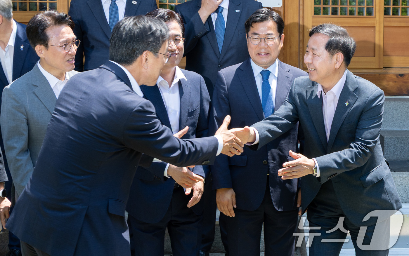 (서울=뉴스1) 김성진 기자 = 구윤철 부총리 겸 재정경제부 장관이 15일 오후 서울 종로구 국무총리 서울공관에서 열린 국토대전환 광역단체장 당선자 간담회에서 위성곤 제주도지사 당 …