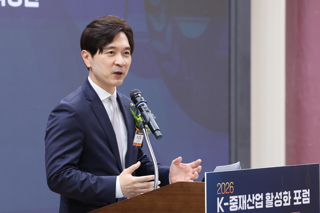 국힘 "李대통령, 지지율 폭락 남탓…현실인식 붕괴 망언”