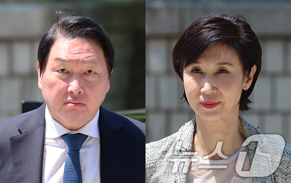 (서울=뉴스1) 김도우 기자 = 최태원 SK그룹 회장(왼쪽)과 노소영 아트센터 나비 관장이 15일 서울 서초구 서울고등법원에서 열린 재산 분할 파기환송심 2차 조정 기일에 출석하고 …