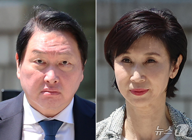 (서울=뉴스1) 김도우 기자 = 최태원 SK그룹 회장(왼쪽)과 노소영 아트센터 나비 관장이 15일 서울 서초구 서울고등법원에서 열린 재산 분할 파기환송심 2차 조정 기일에 출석하고 …