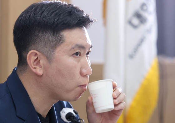 잠실 개표소 봉쇄 장기화에 목 타는 대한체육회장