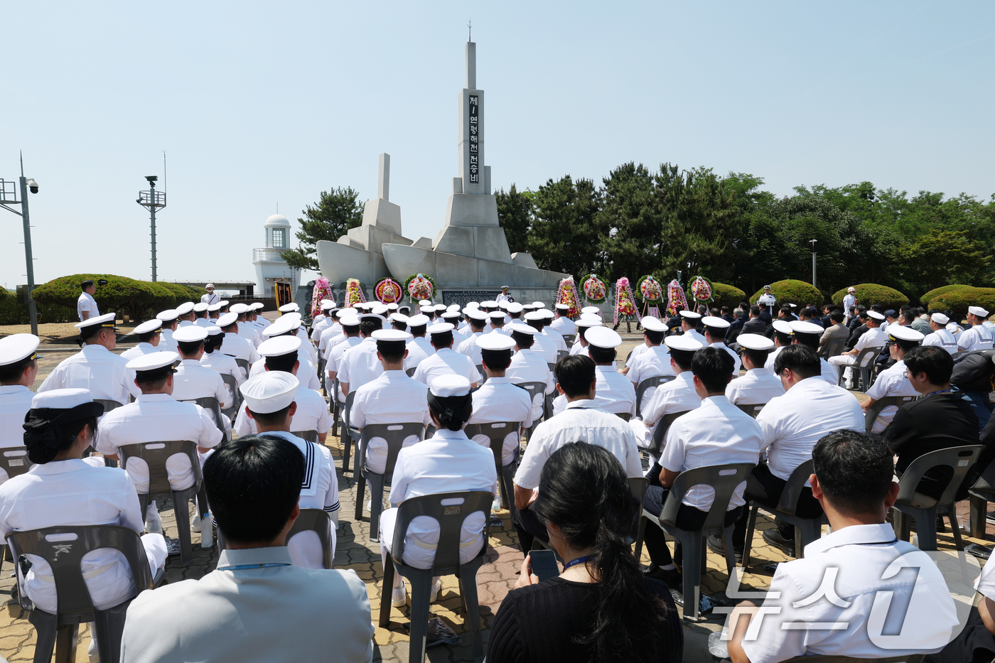 (평택=뉴스1) 김영운 기자 = 15일 경기 평택시 포승읍 해군 2함대 사령부에서 열린 '제1연평해전 승전 27주년 기념행사'에서 이재섭 2함대사령관이 기념사를 하고 있다. 202 …