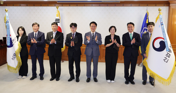 김민석 총리, 정부업무평가 유공자 포상 수여