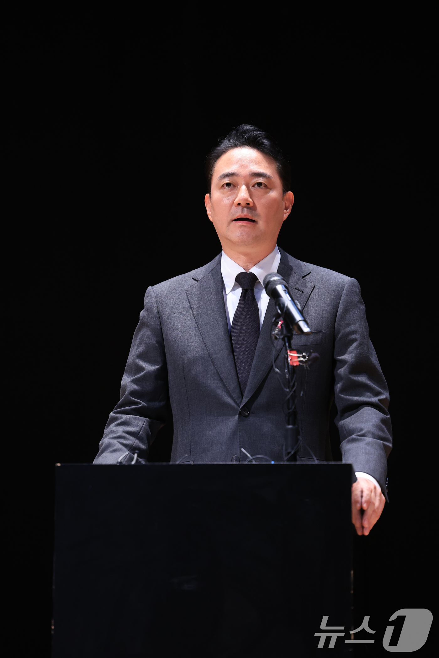 (서울=뉴스1) 이호윤 기자 = 홍정도 중앙그룹 부회장이 15일 서울 마포구 중앙일보빌딩에서 계열사 기업회생절차 신청과 관련해 입장을 발표하고 있다. 2026.6.15/뉴스1