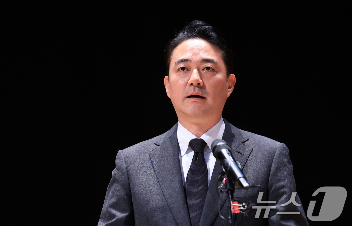 (서울=뉴스1) 이호윤 기자 = 홍정도 중앙그룹 부회장이 15일 서울 마포구 중앙일보빌딩에서 계열사 기업회생절차 신청과 관련해 입장을 발표하고 있다. 2026.6.15/뉴스1